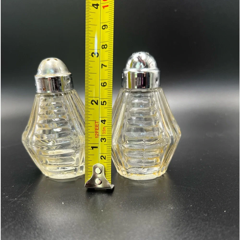 Vintage Anchor Hocking Clear Glass Salt and Pepper Shakers Chrome Tops - Picture 5 of 10